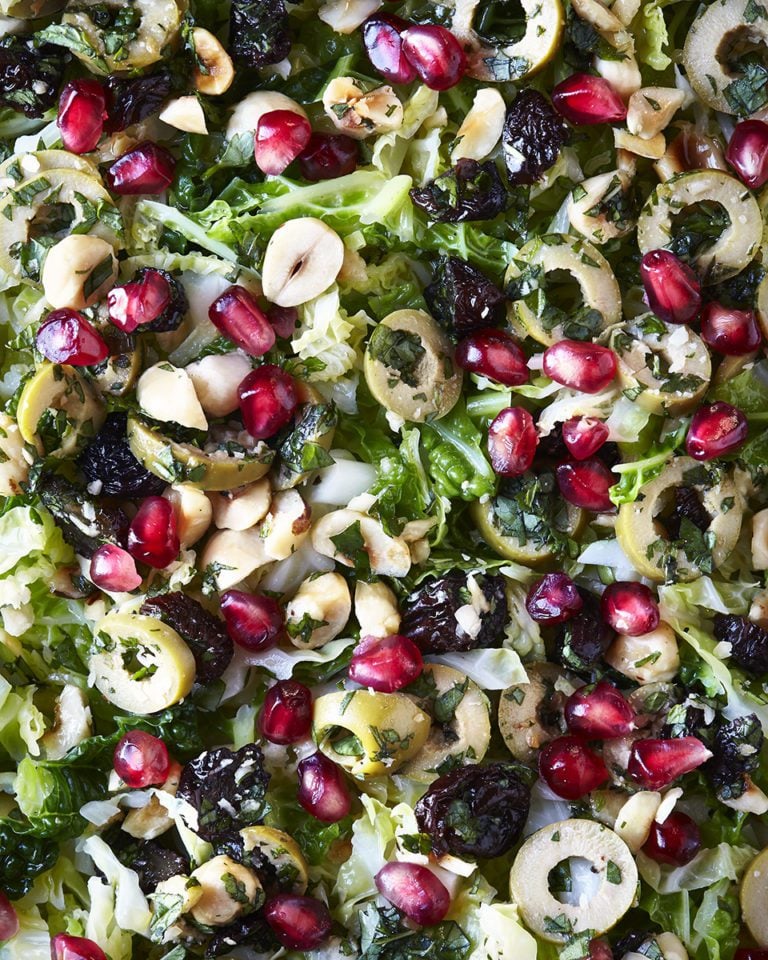 Christmas cabbage with hazelnuts, olives and raisins