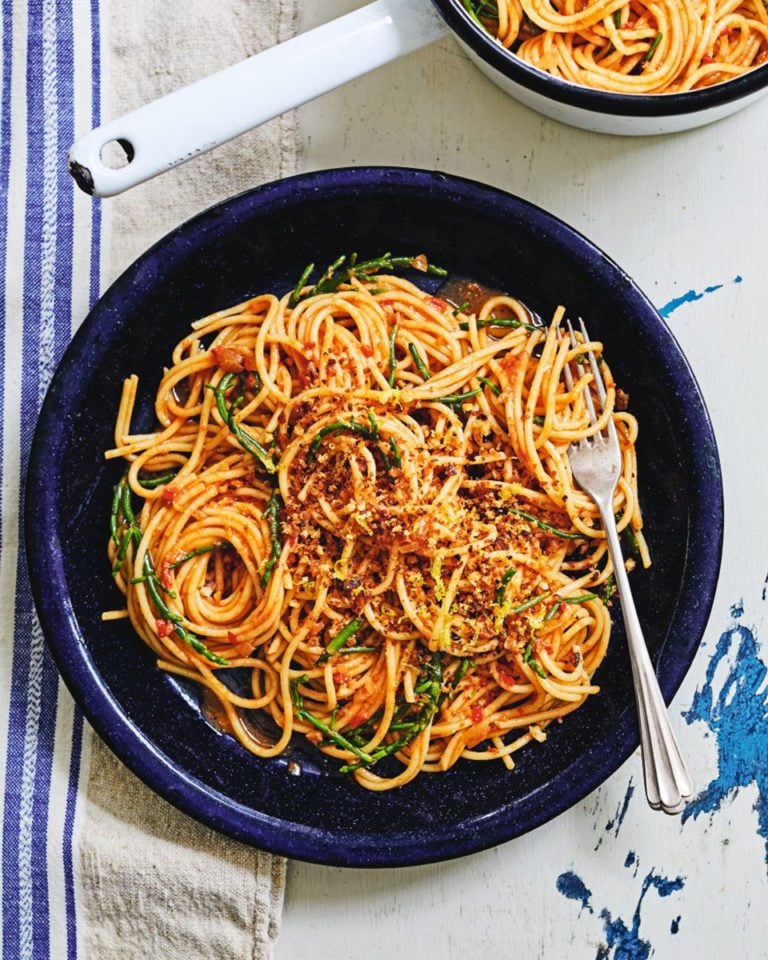Anchovy spaghetti with chilli, garlic and pangrattato
