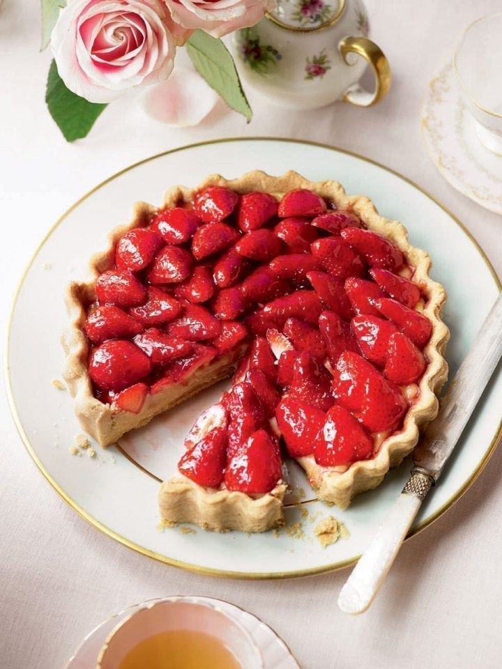 French strawberry tart – video