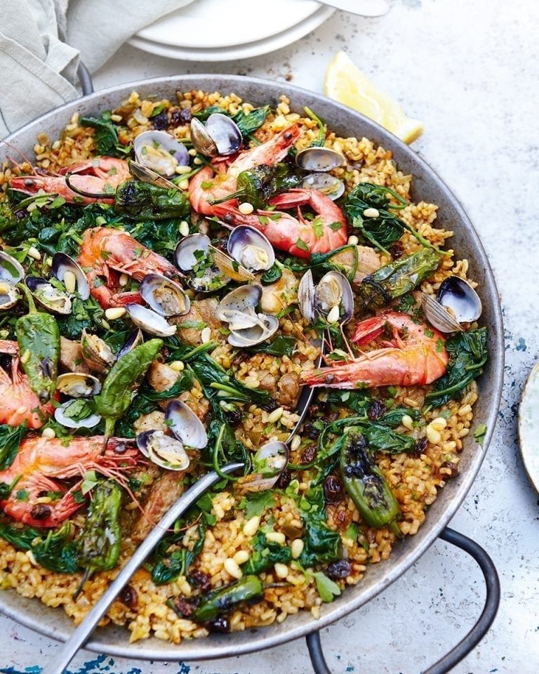 How to make paella on the barbecue