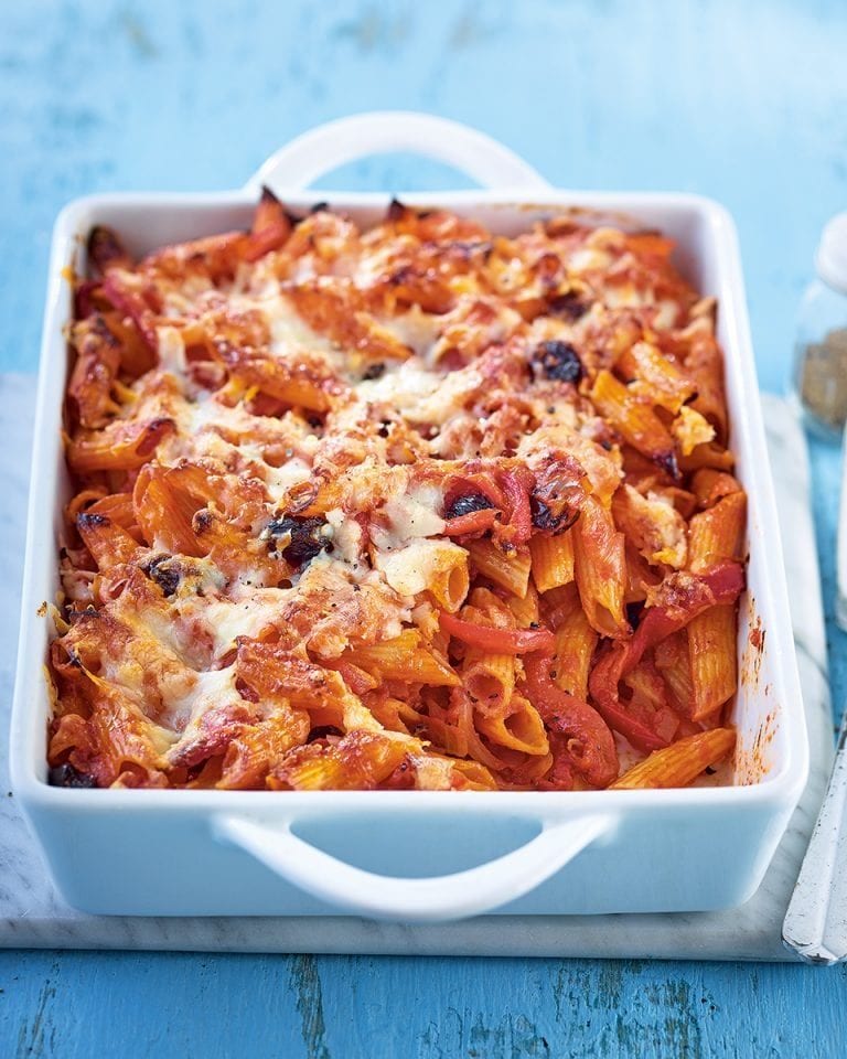 Roasted red pepper, spinach and goat’s cheese pasta bake