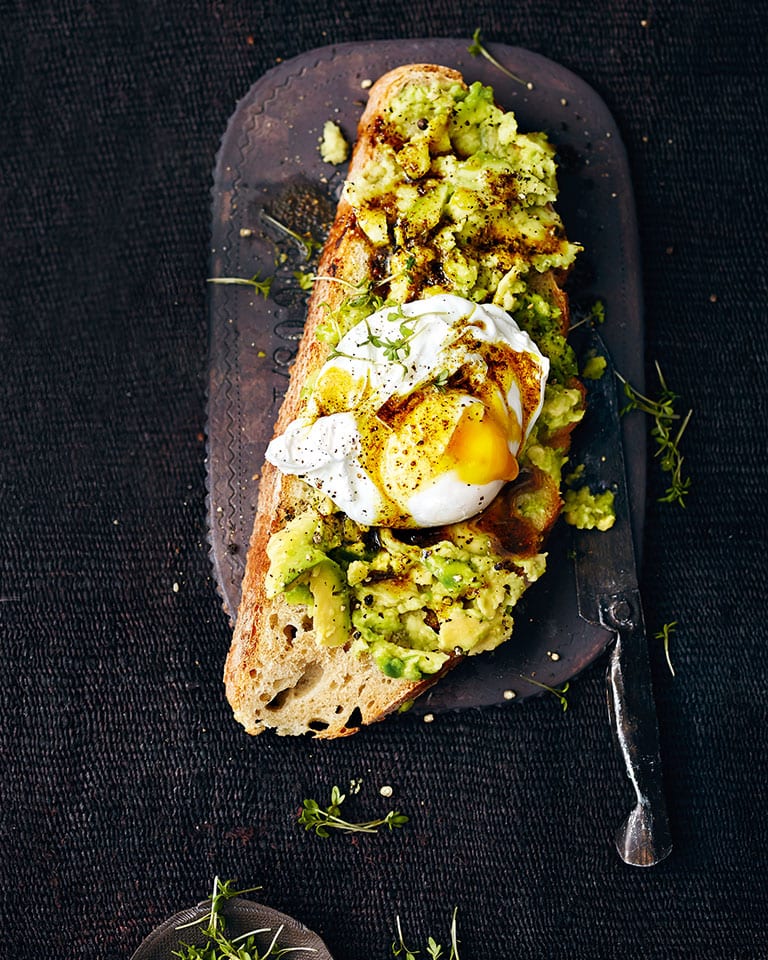 Smashed avocado with curried butter