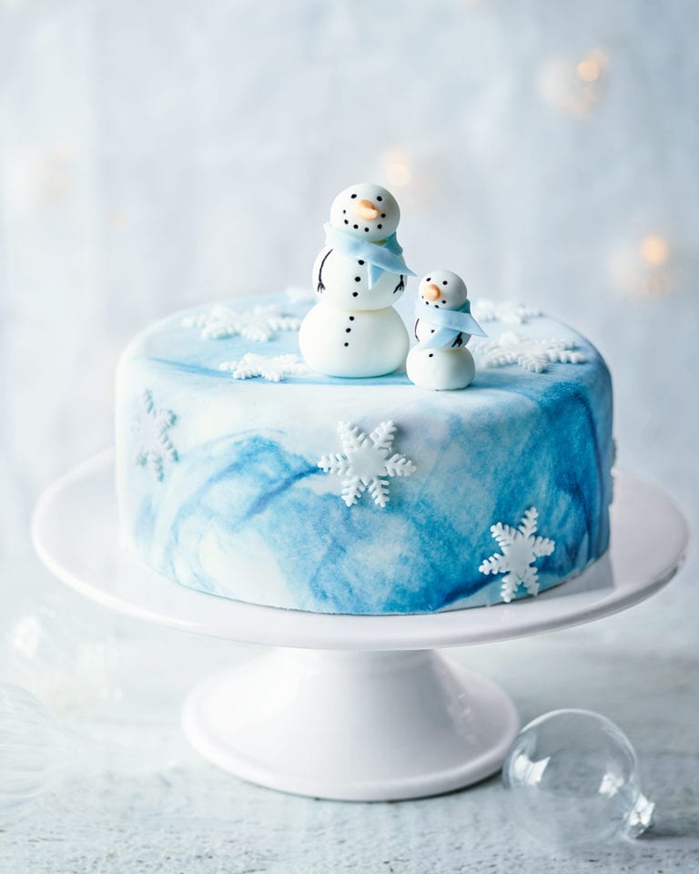 How to make a snowman Christmas cake